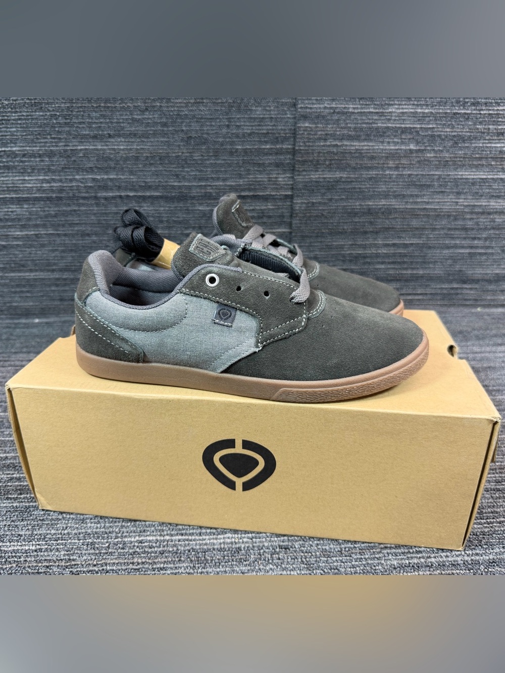 C1RCA JC01 Jimmy Carlin Skate Suede Sneakers Charcoal/Gum Size 6.5 New Vintage